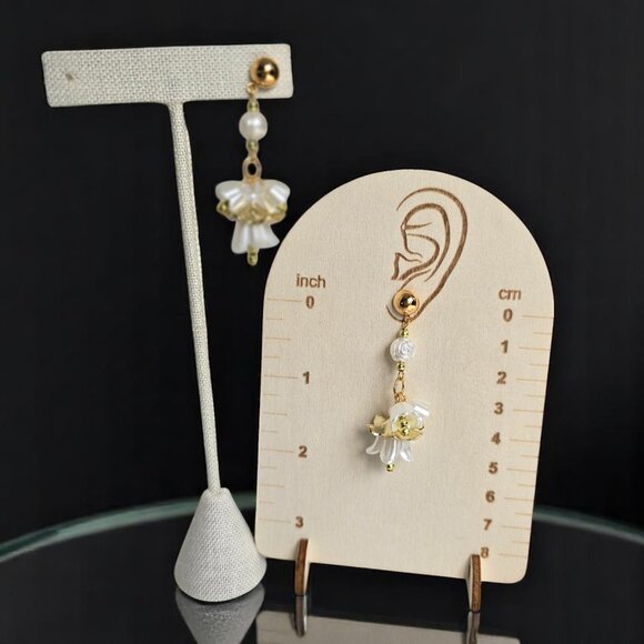 Multi tulip flower drop pearl earring - Picture 3 of 4